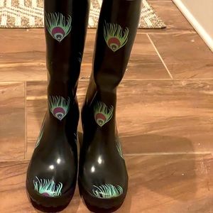 Women’s Wellie Wedges with Peacock motif